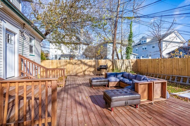 Building Photo - 1054 Hunterdon St