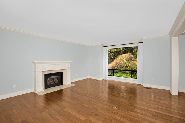 Building Photo - Luxury 3-bedroom Kirkland Bungalow