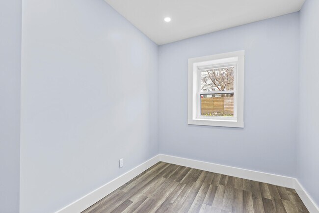 Building Photo - 392 Palisade Ave