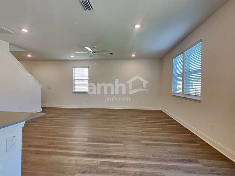 Building Photo - 308 Calla Lily Ct