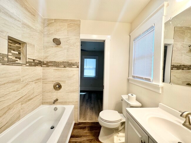 Building Photo - 342 W 91st Pl