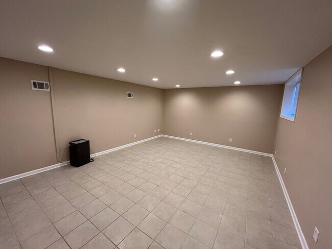 Building Photo - 2206 Briarcliff Dr