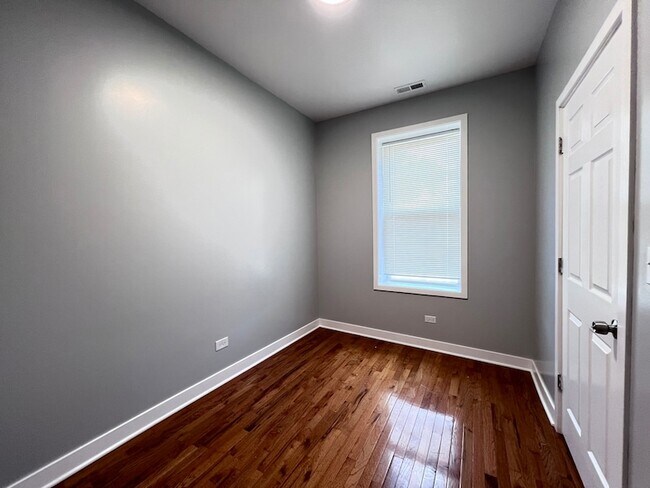 Building Photo - 6402 S Eberhart Ave