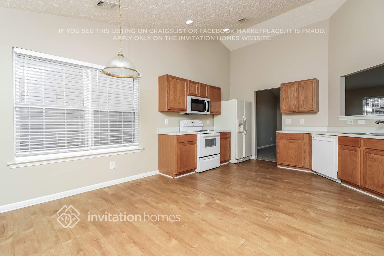 Building Photo - 302 Meadows Ln