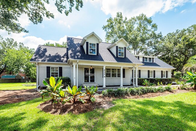 Building Photo - 6 Bedroom, 2.5 Bath House in Drayton on th...