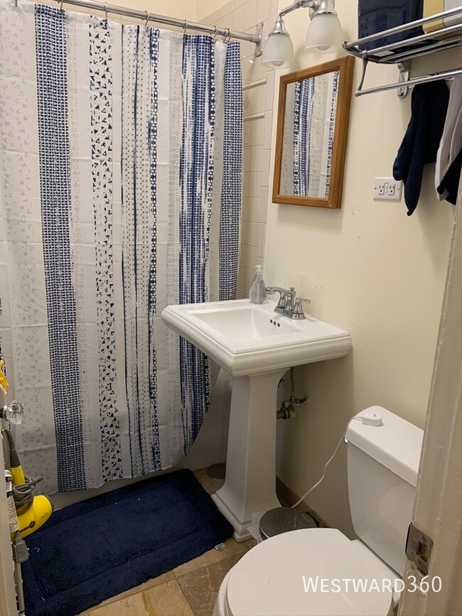 Building Photo - 507 W Aldine-2B