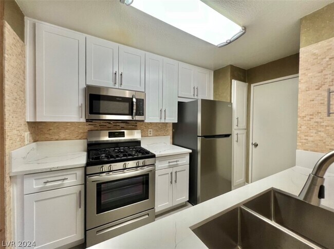 Building Photo - 2200 S Fort Apache Rd