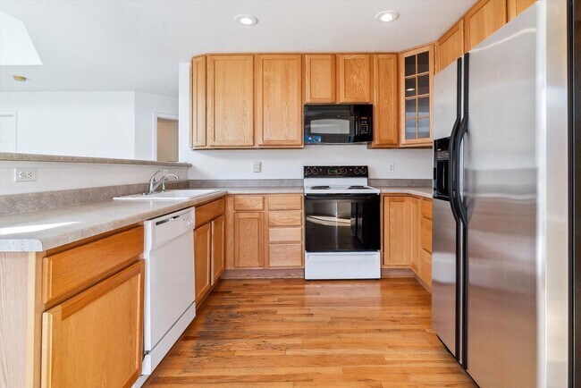 Building Photo - Spacious 3 Bed, 2.5 Bath Home In Sterling ...