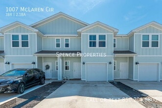 Building Photo - 1007 McLaren Cir