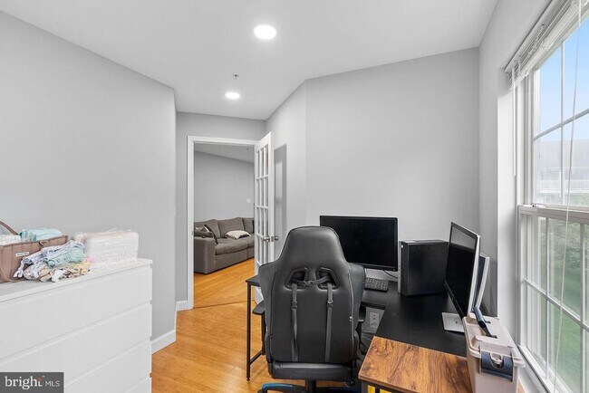 Building Photo - 645 Constellation Square SE
