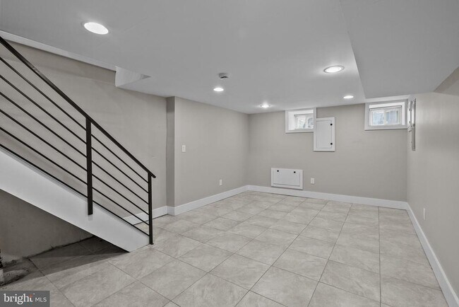 Building Photo - 2142 N Percy St