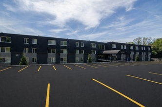 Building Photo - Newly Renovated 2 Bedroom Apartment