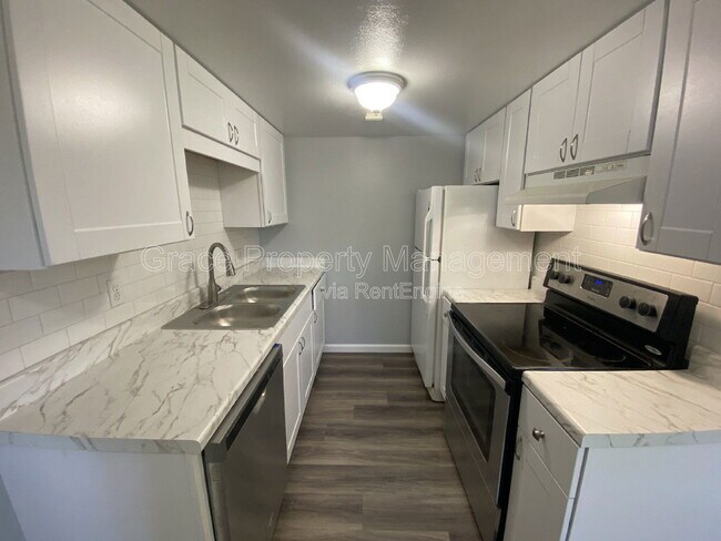 Building Photo - 774 W Cleveland Cir