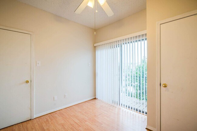 Building Photo - 3742 Thistlemont Dr