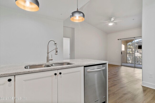 Building Photo - 230 Colima Ct