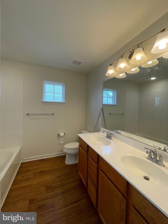 Building Photo - 103 Alexandreas Ct