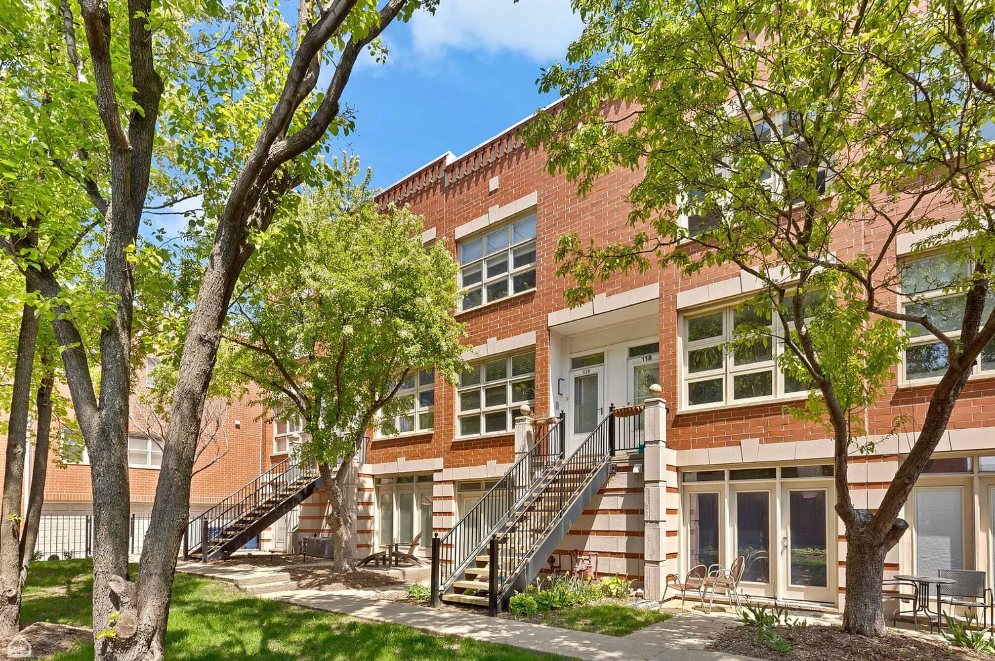 Building Photo - 855 W Erie St