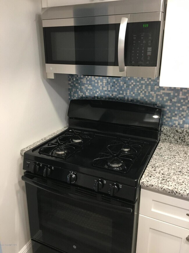 Building Photo - 43 Bogart Pl