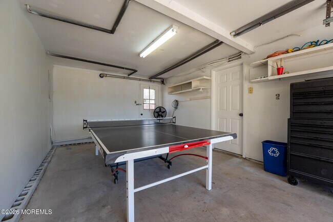 Building Photo - 406 Lawrence Dr