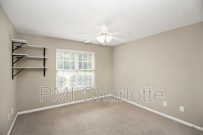 Building Photo - 2510 S Ridge Ave