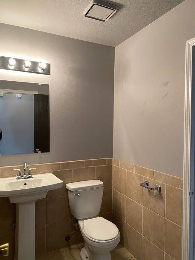 Building Photo - 1232 Wilson St