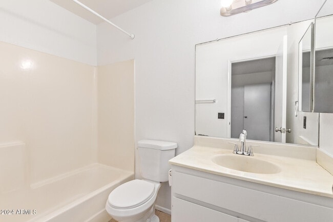 Building Photo - 511 W Blackhawk Dr