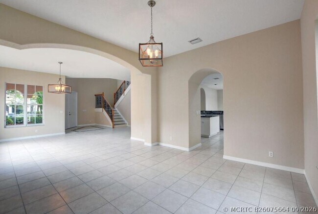 Building Photo - 1388 Beacon Cir
