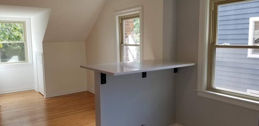 Unit 2 - 679 Park Ave W