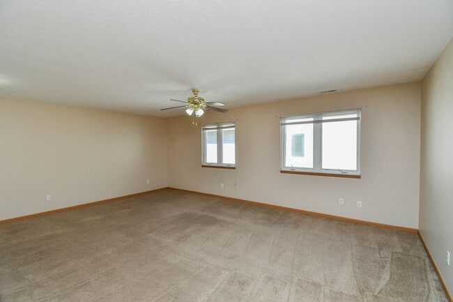 Building Photo - 1420 E Redwood Blvd