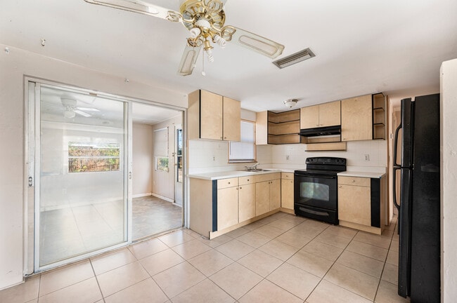 Building Photo - 4719 Blossom Dr