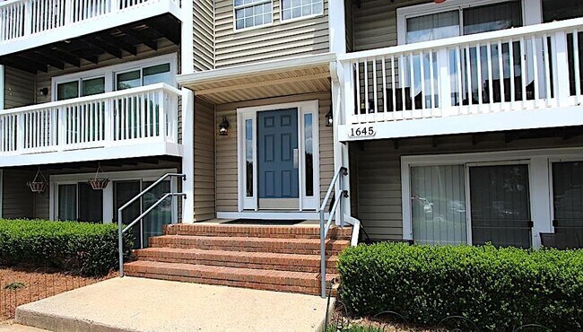 Building Photo - 1645 Arlyn Cir