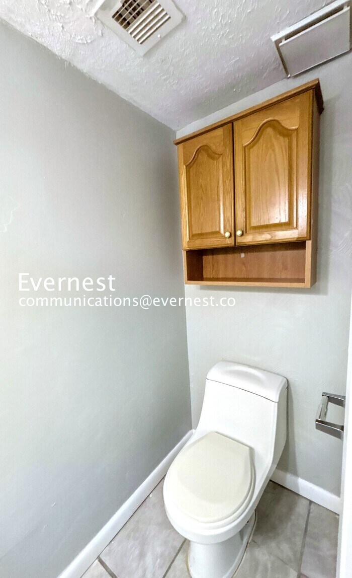 Building Photo - 2315 Hampton Rd