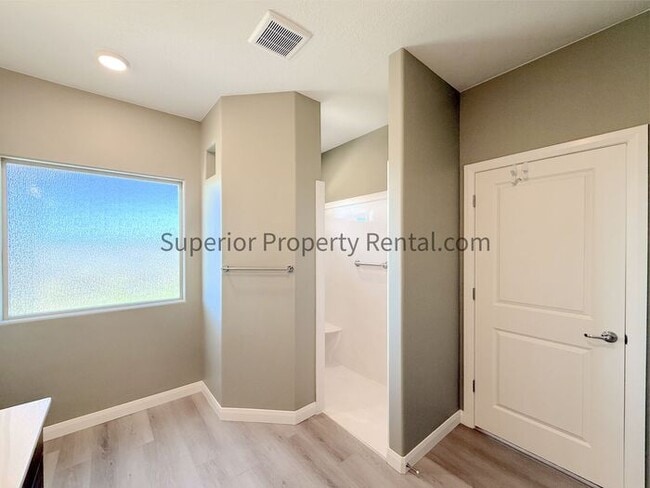 Building Photo - Gorgeous 3 bed, 3.5 bath 3 car garage home with views