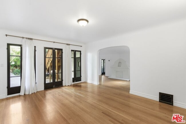 Building Photo - 1307 S Longwood Ave