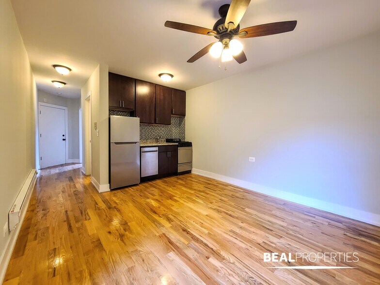 Building Photo - 819 W Cornelia Ave