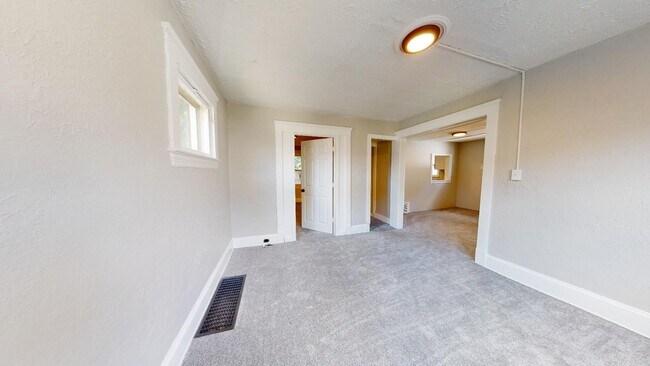 Building Photo - Old Brooklyn - 3 Bedroom Single Family Home