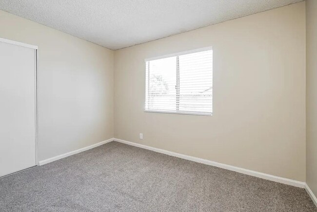 Building Photo - 625 Bismark Ave