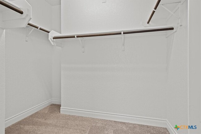 Building Photo - 1921 Creek Ridge St