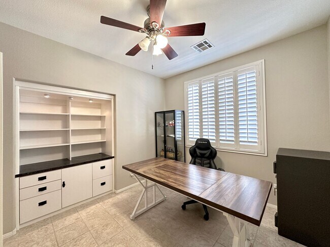 Building Photo - Glenhaven At Southern Highlands