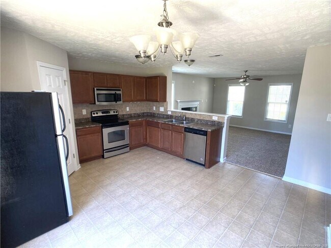 Building Photo - 1604 Kershaw Loop
