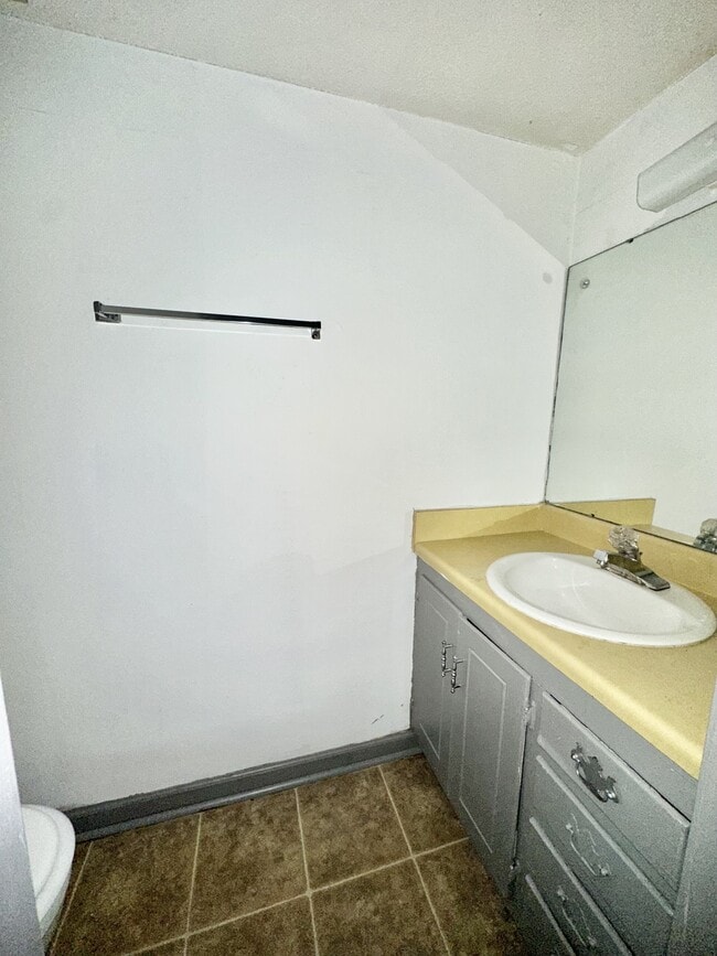 Building Photo - 405 11th St SW