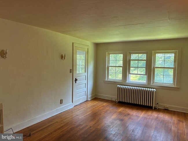 Building Photo - 315 E Street Rd