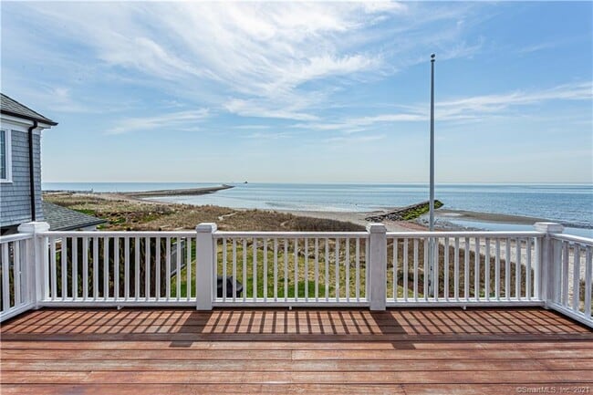 Building Photo - 901 Fairfield Beach Rd