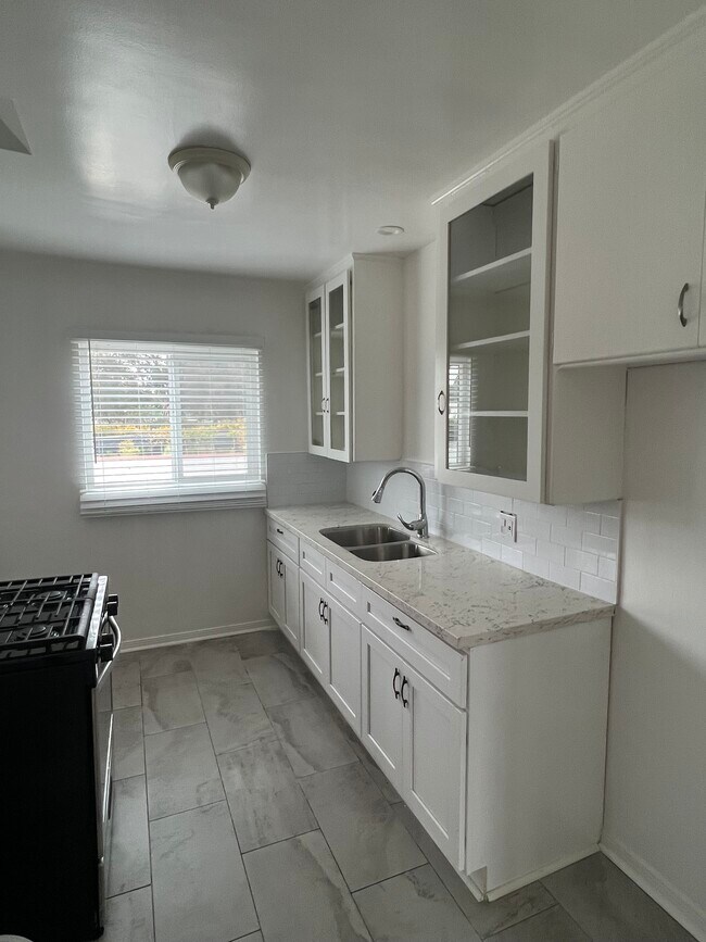 Building Photo - 3738 Carmona Ave