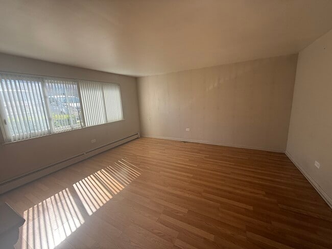 Building Photo - 9575 Maple Dr