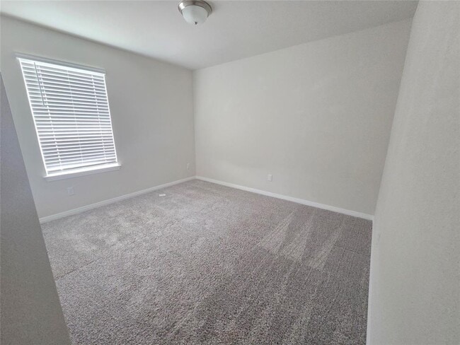 Building Photo - 220 Sun Grv Trl