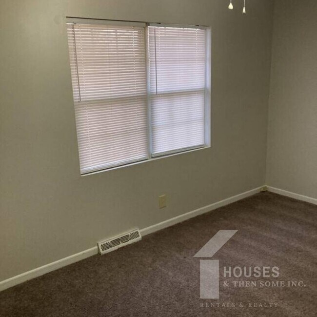 Building Photo - 3/B Jonquil Ln