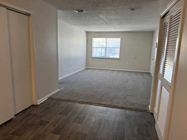 Building Photo - JS-605 Colonial Drive #2