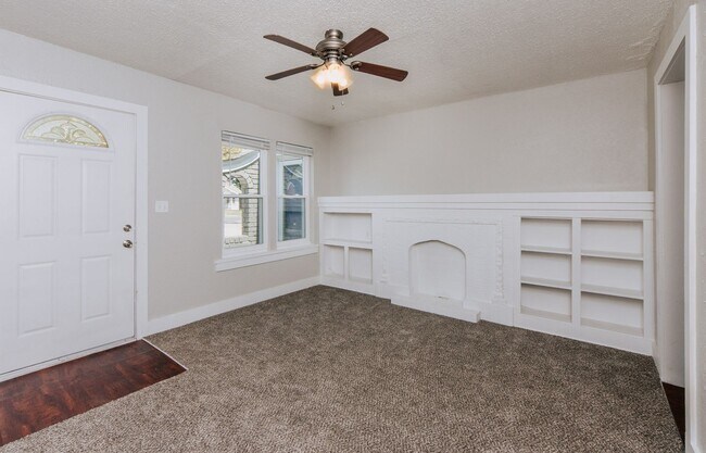 Building Photo - 2 Bedroom 1 bath