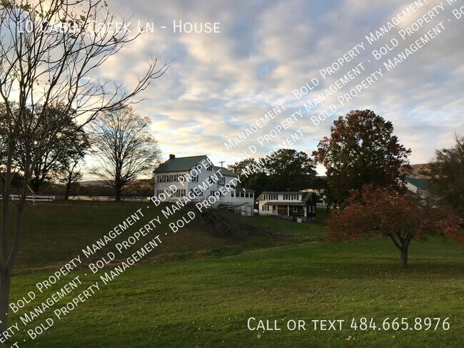 Building Photo - 10 Cabin Creek Ln